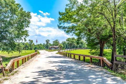 Photo of 14 Laurel Court, Cleveland, TX 77327 (MLS # 44661484)