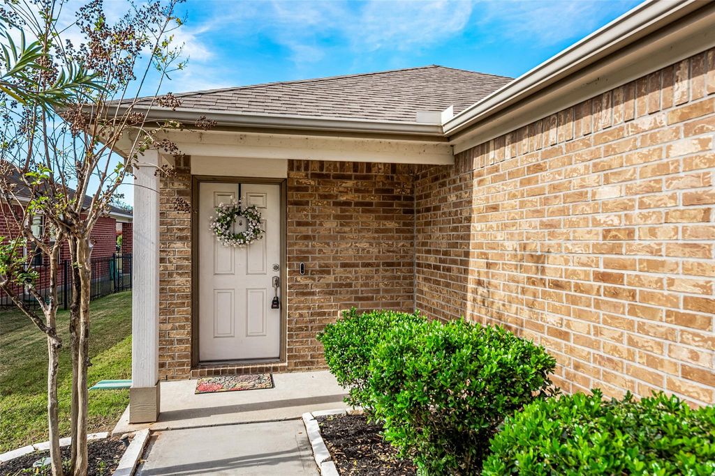 Photo of 614 Shoreside Drive, Richmond, TX 77469 (MLS # 24253581)