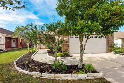 Photo of 614 Shoreside Drive, Richmond, TX 77469 (MLS # 24253581)