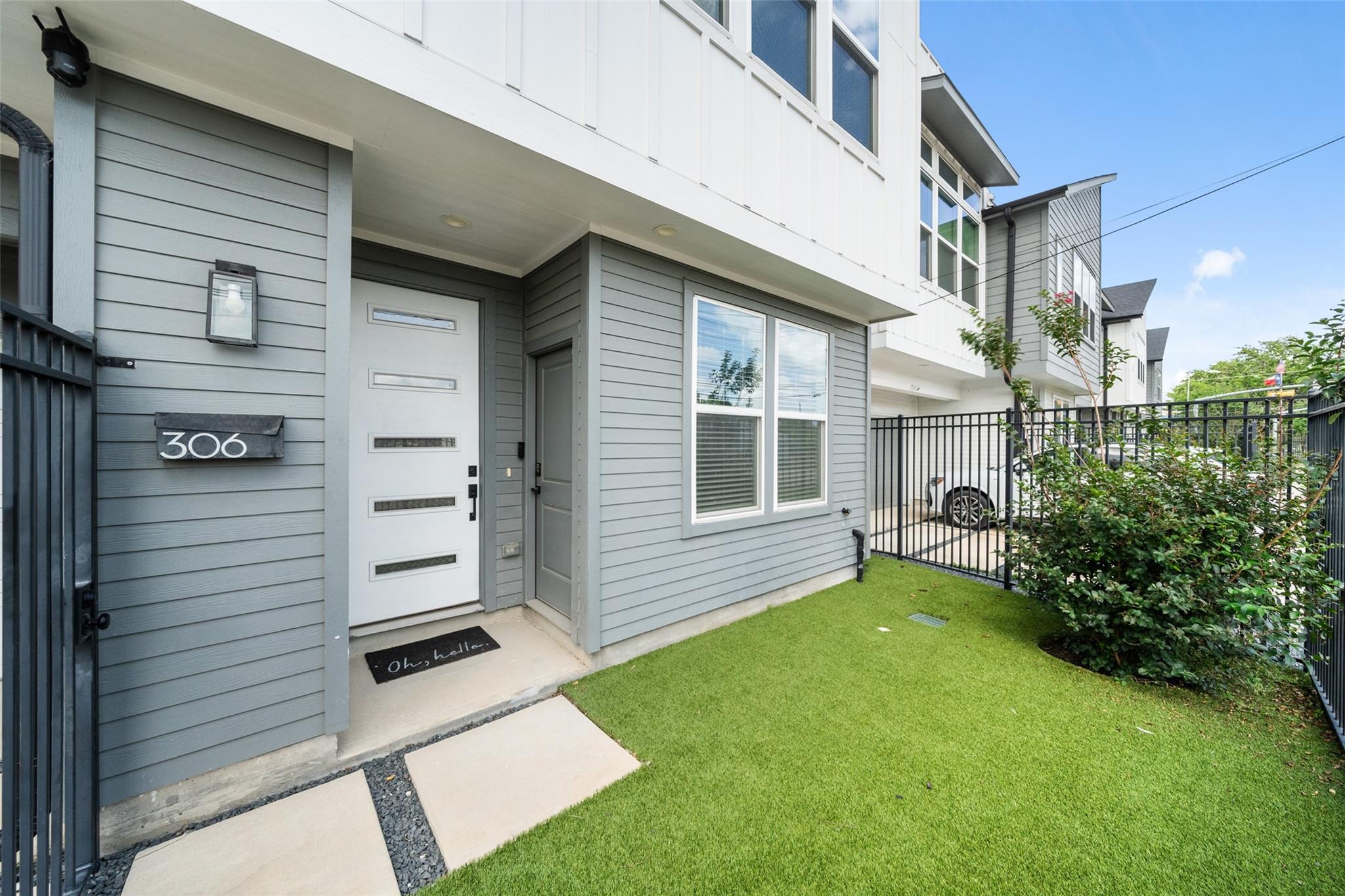 306 W Donovan Street