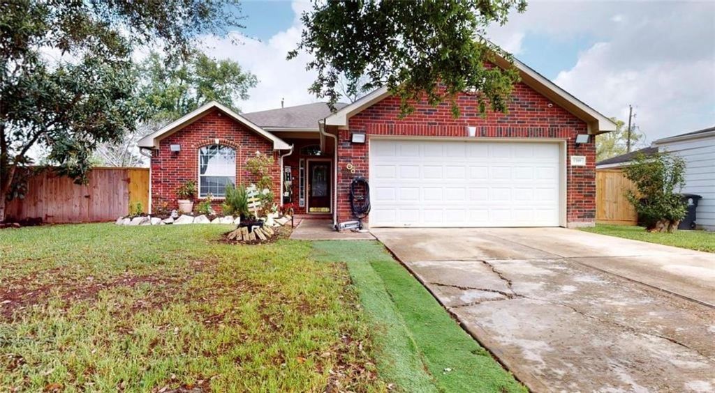 Photo of 1309 Bayswater Drive, Houston, TX 77047 (MLS # 35125544)
