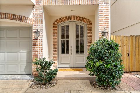 Photo of 5634 Kiam Street #C, Houston, TX 77007 (MLS # 28475318)