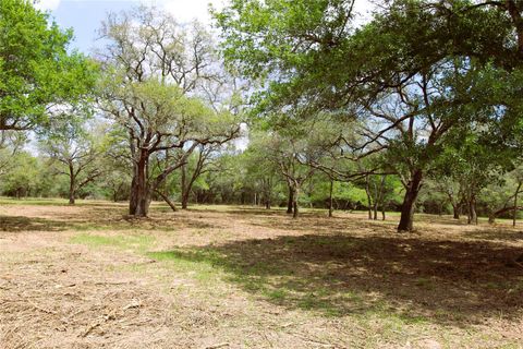 Photo of 1105 Lakewood Lane, Sheridan, TX 78962 (MLS # 11358123)