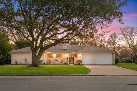 Homes For Sale - 1719 Alta Vista Drive<br/> Alvin, TX 77511