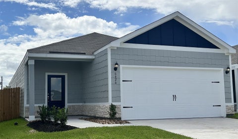 Photo of 6426 Winter Elm Street, Houston, TX 77048 (MLS # 77590824)