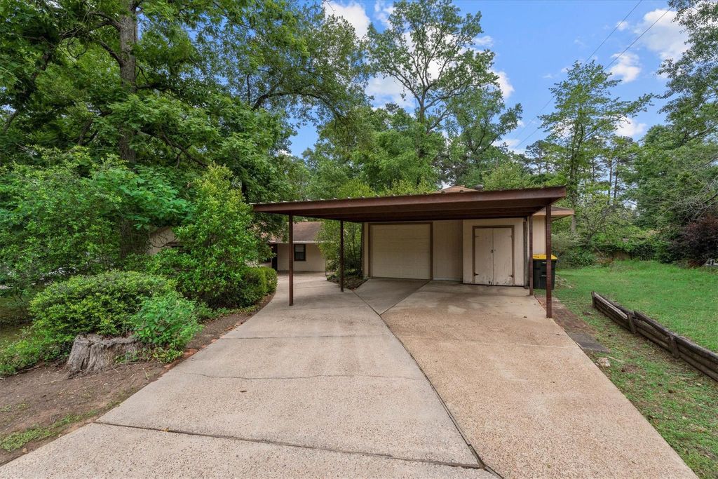 Photo of 317 Hollywood Drive, Conroe, TX 77303 (MLS # 54302709)