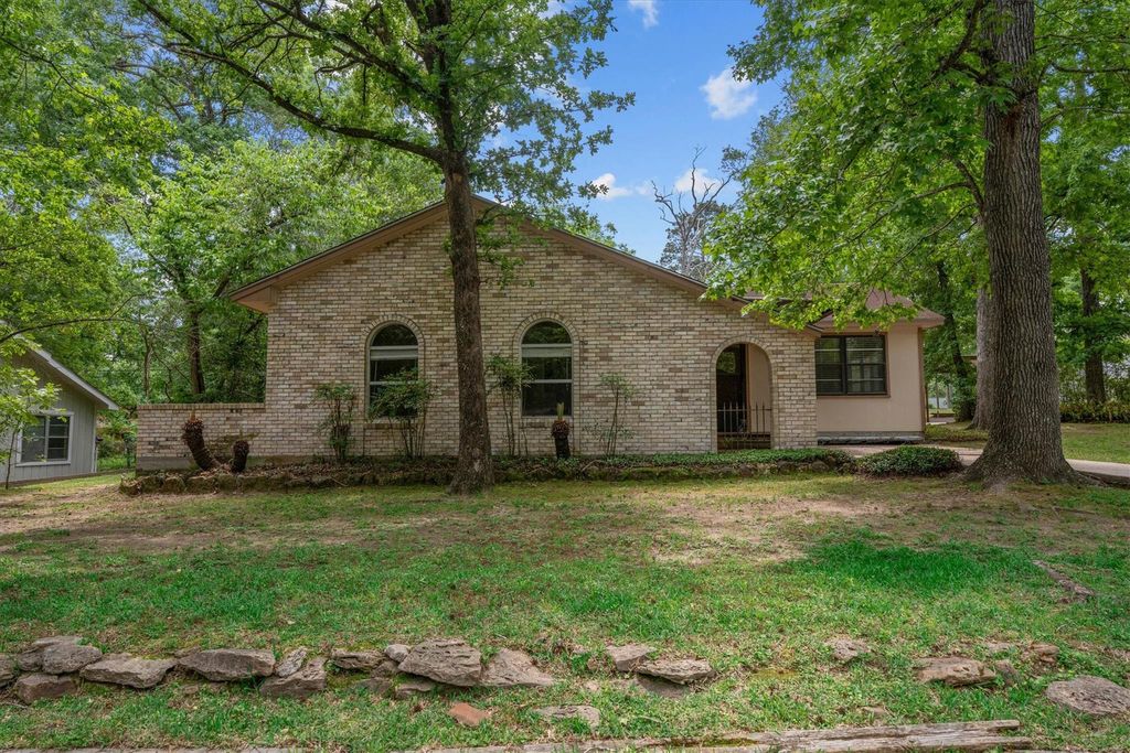 Photo of 317 Hollywood Drive, Conroe, TX 77303 (MLS # 54302709)