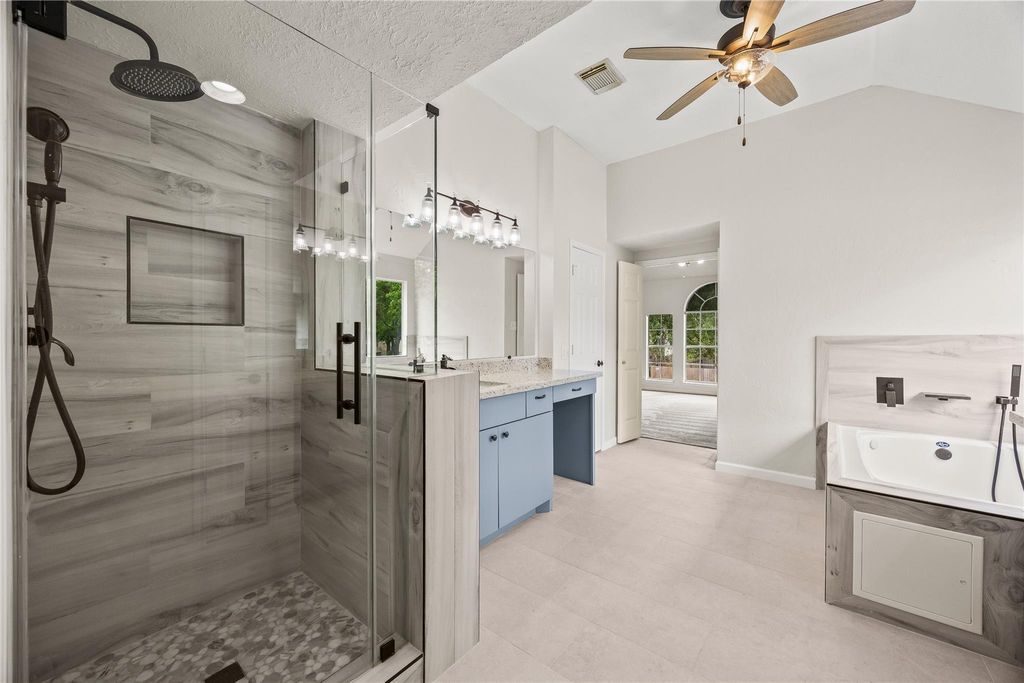 Photo of 330 Welford Lane, Highlands, TX 77562 (MLS # 40918033)