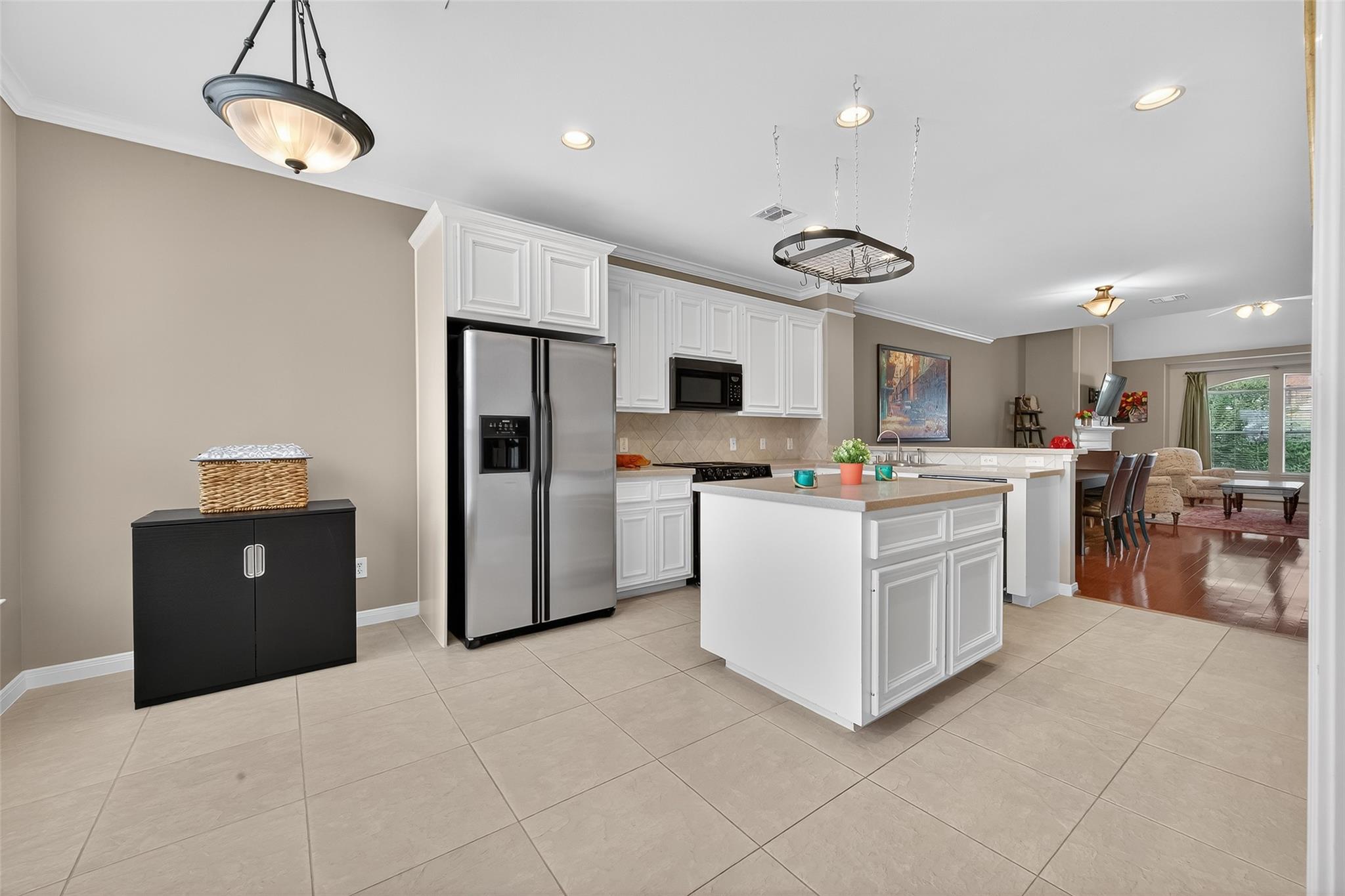 2913 Dallas Street W