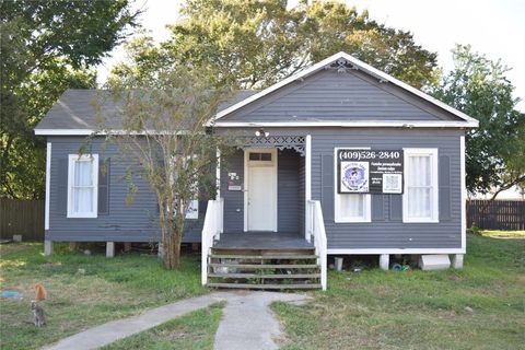 Photo of 815 6th Avenue N, Texas City, TX 77590 (MLS # 77461748) Photo of 815 6th Avenue N, Texas City, TX 77590 (MLS # 77461748)