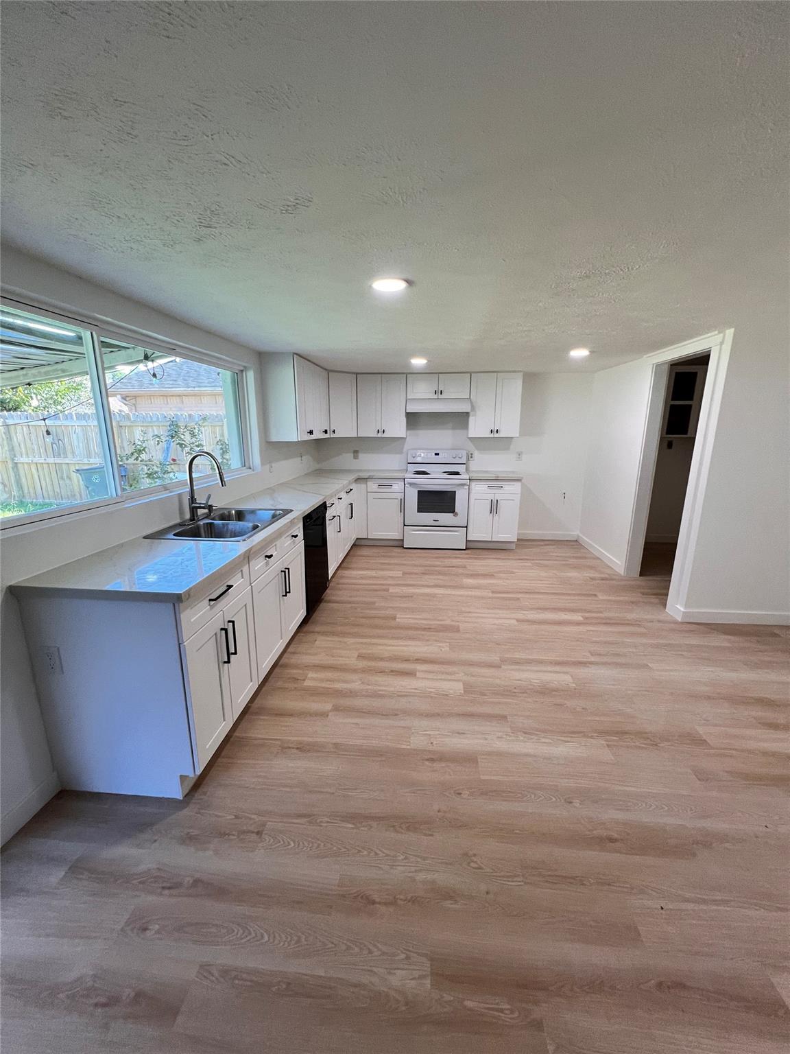 3211 Meadowview Drive