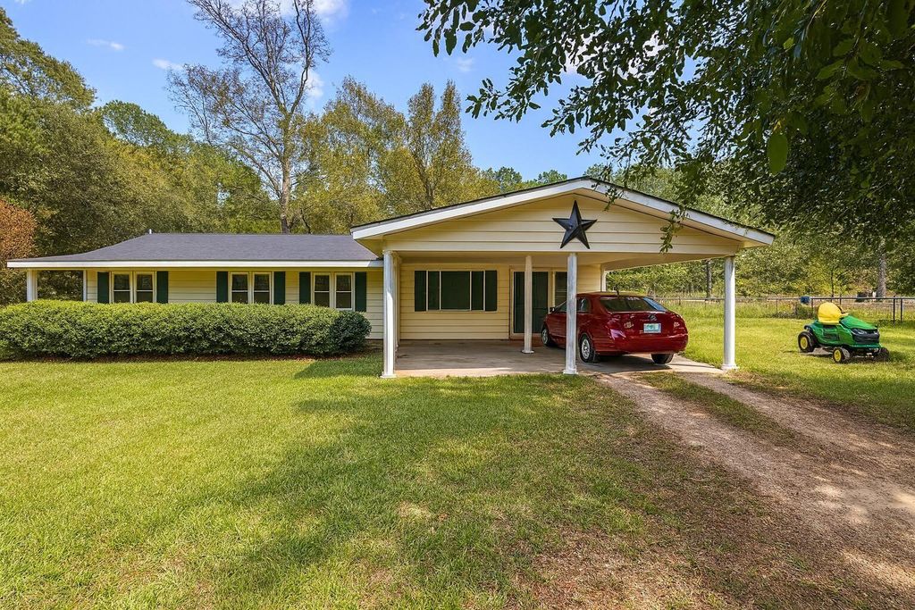 Photo of 11262 E State Highway 103, Huntington, TX 75949 (MLS # 24622107)