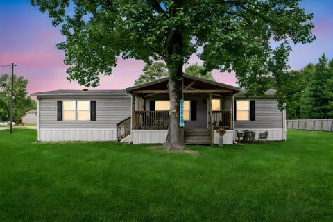 Photo of 415 County Road 2268, Cleveland, TX 77327 (MLS # 2324139)