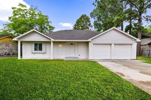 Photo of 8311 Quail Burg Lane, Houston, TX 77489 (MLS # 94384822)