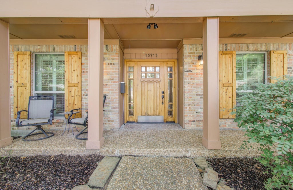 Photo of 10715 Candlewood Drive, Houston, TX 77042 (MLS # 19210041)