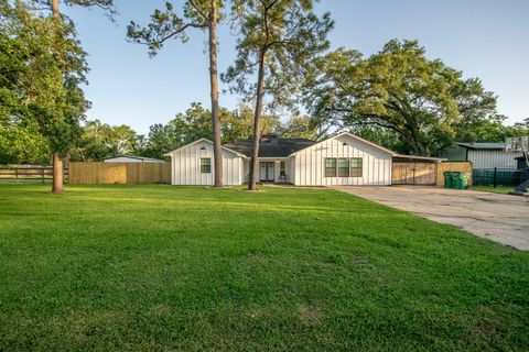 Photo of 106 County Road 904, Alvin, TX 77511 (MLS # 24067831)