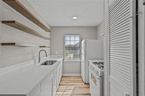 Photo of 1927 Avenue M 1/2 #10, Galveston, TX 77550 (MLS # 85345916)
