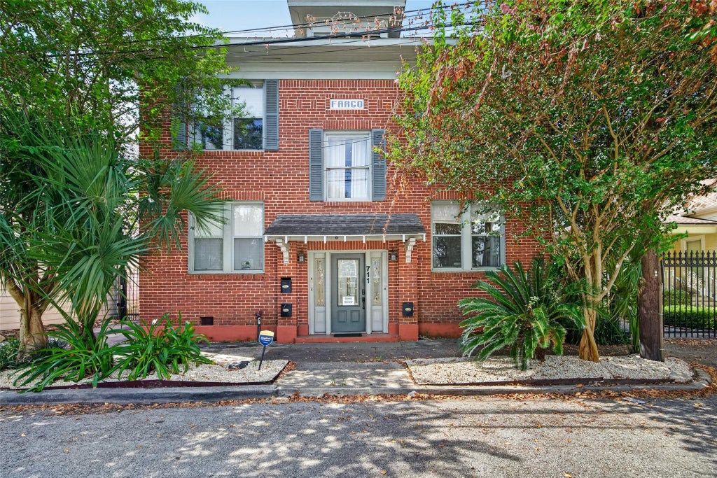Photo of 711 Fargo Street #1, Houston, TX 77006 (MLS # 32277648)