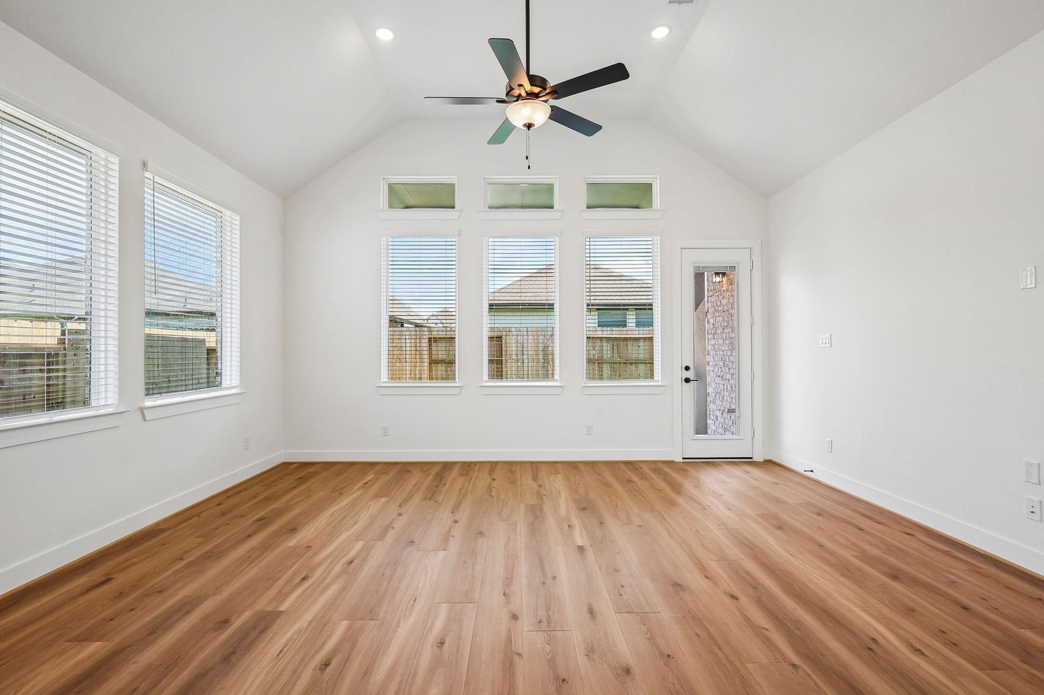 2327 Garden Arbor