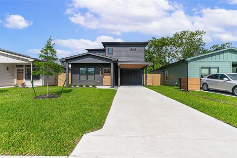 9909 Dipping Woods Street Houston TX 77076