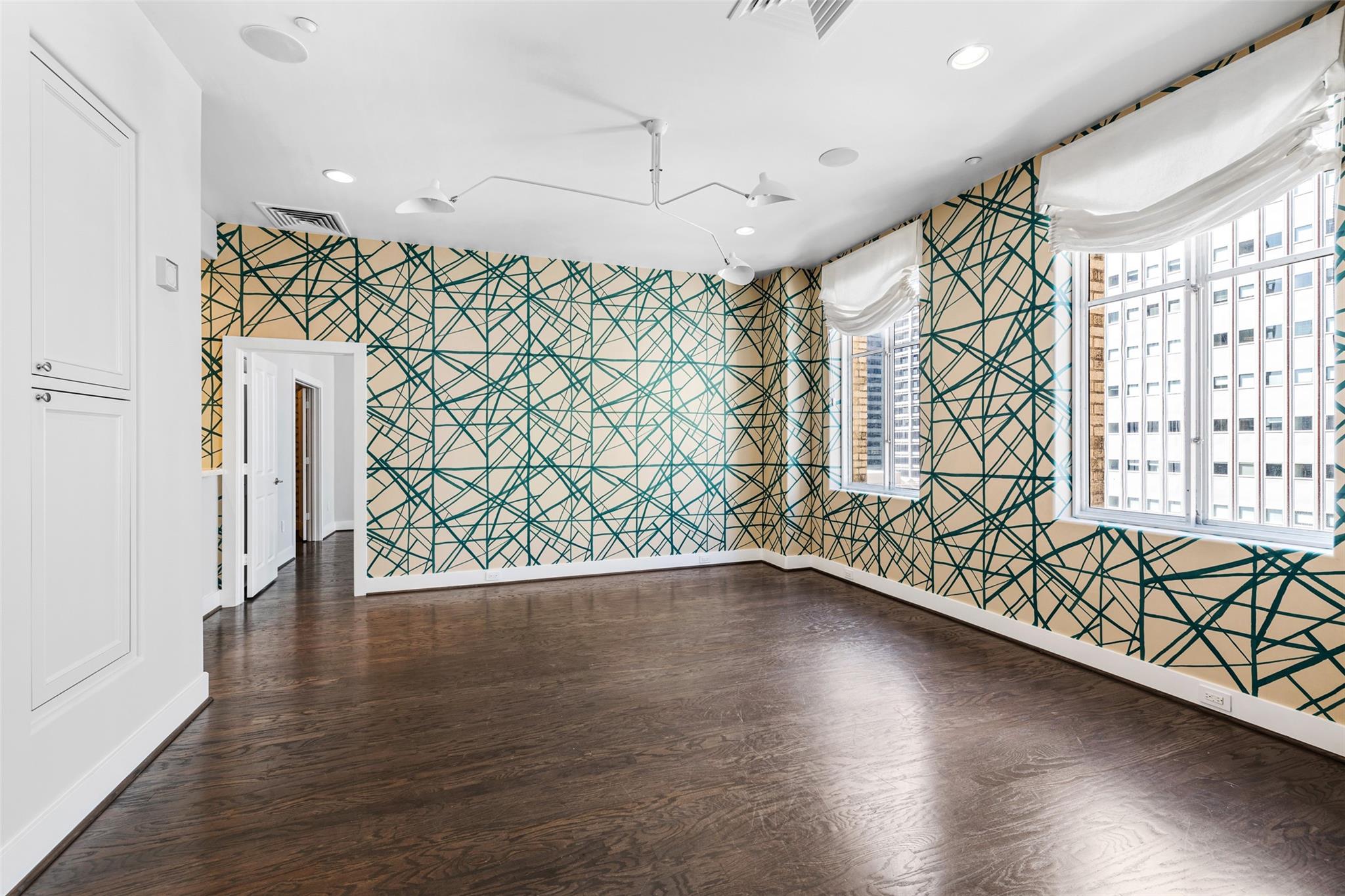 914 Main Street 1201