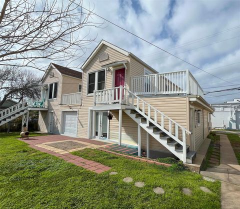 Photo of 4114 Ave S 1/2 #B, Galveston, TX 77550 (MLS # 62957870)
