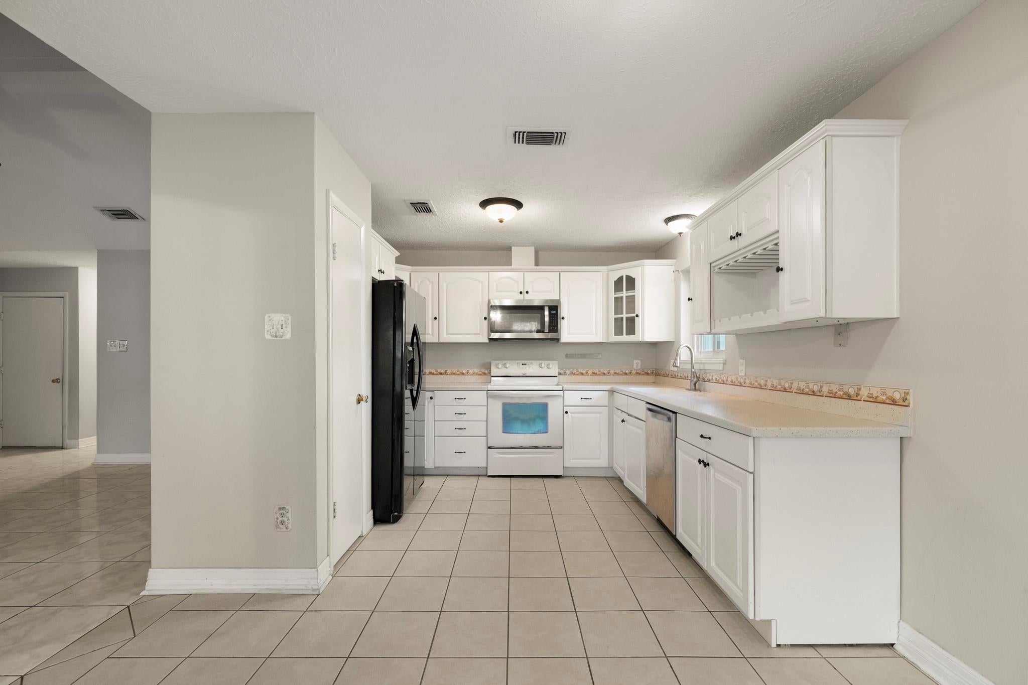 23826 Lestergate Drive