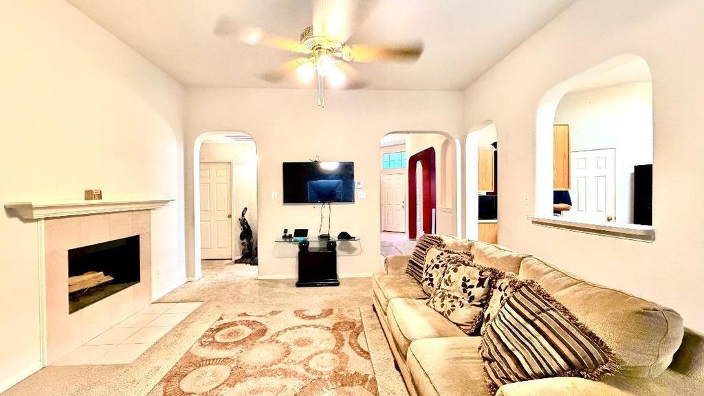 Photo of 4039 Hawthorn Glen Ct, Fresno, TX 77545 (MLS # 38692221)