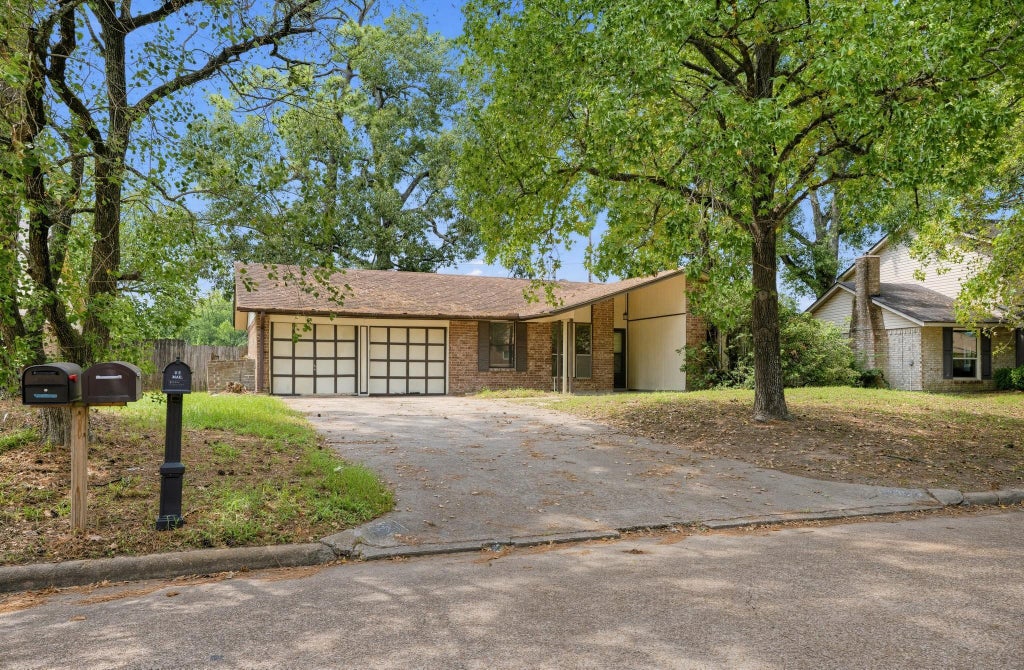 Photo of 17623 Crestline Road, Humble, TX 77396 (MLS # 58560041)