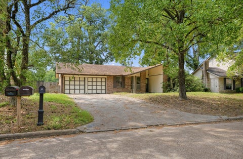 Homes For Sale - 17623 Crestline Road<br/> Humble, TX 77396