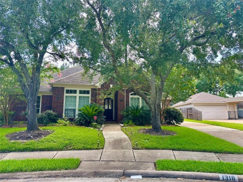 Photo of 1318 Cedar Terrace Court, Sugar Land, TX 77479 (MLS # 44551102)