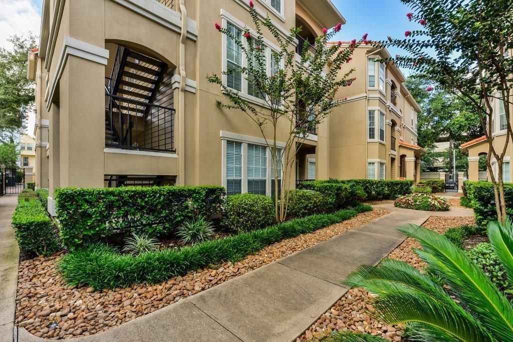 Photo of 3231 Allen Parkway #6307, Houston, TX 77019 (MLS # 2404149)