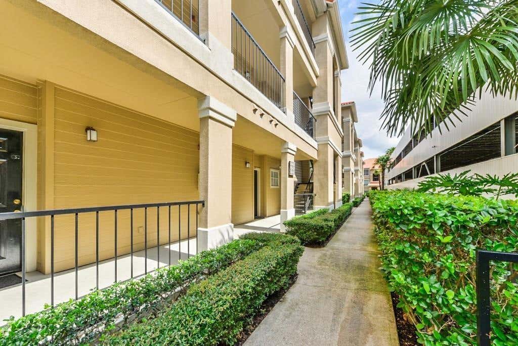 Photo of 3231 Allen Parkway #6307, Houston, TX 77019 (MLS # 2404149)