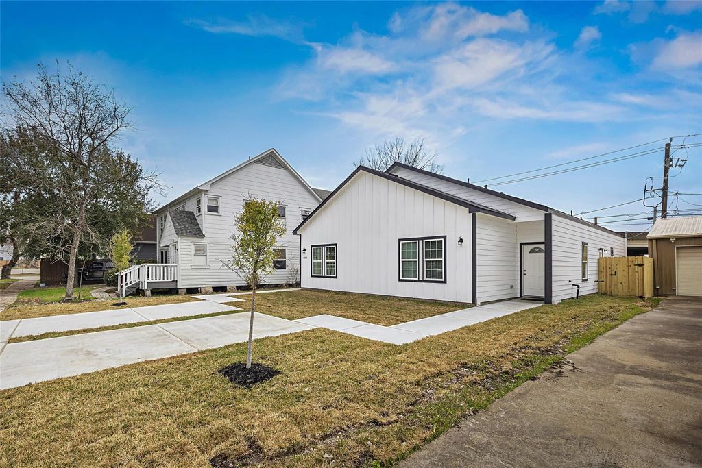 Photo of 1550 Lombardy Street, Houston, TX 77023 (MLS # 91393340)