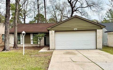 Photo of 18 Dellforest Court, The Woodlands, TX 77381 (MLS # 32917381)