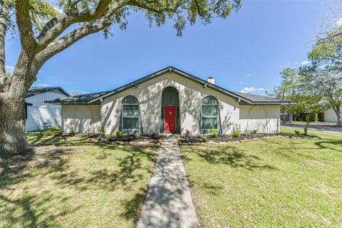 Photo of 2011 N Palm Court, Pasadena, TX 77502 (MLS # 56980723)