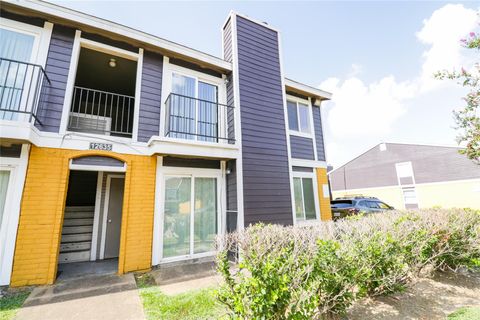 Photo of 12635 Ashford Meadow Drive #D, Houston, TX 77082 (MLS # 13227844)
