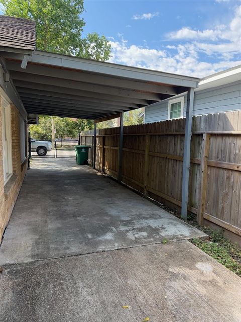 Tiny photo for 4737 Jefferson Street, Houston, TX 77023 (MLS # 43865466)