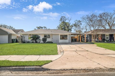 Photo of 5025 De Milo Drive, Houston, TX 77092 (MLS # 7599162)