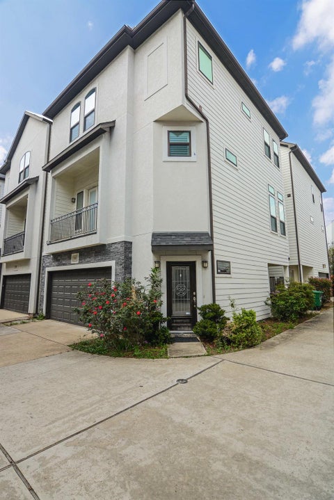 Photo of 964 W 24th Street, Houston, TX 77008 (MLS # 93300590)