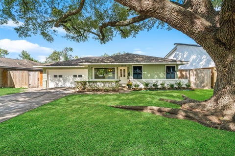 Photo of 4806 Hummingbird Street, Houston, TX 77035 (MLS # 16085235)