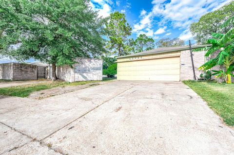 Photo of 16034 Glen Mar Dr Dr, Houston, TX 77082 (MLS # 37953792)