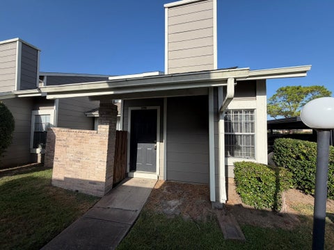 Photo of 6327 Cattails Lane, Houston, TX 77035 (MLS # 53858527)