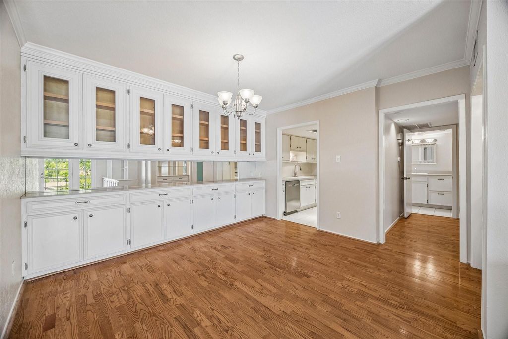 Photo of 2238 S Piney Point Road #204, Houston, TX 77063 (MLS # 85812414)