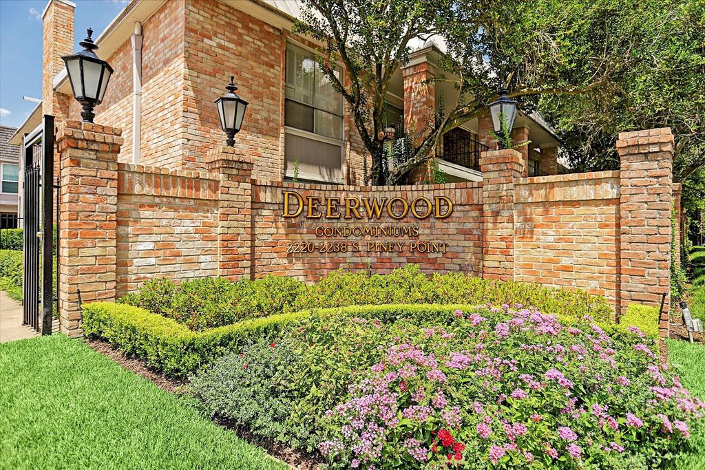 Photo of 2238 S Piney Point Road #204, Houston, TX 77063 (MLS # 85812414)