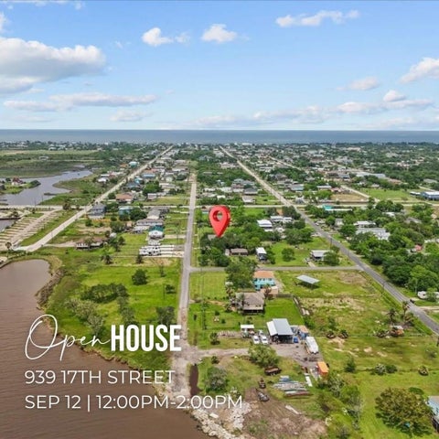 Homes For Sale - 939 17th Street<br/> Dickinson, TX 77539
