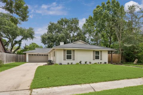 Photo of 1919 Ashford Hollow Lane, Houston, TX 77077 (MLS # 41780822)