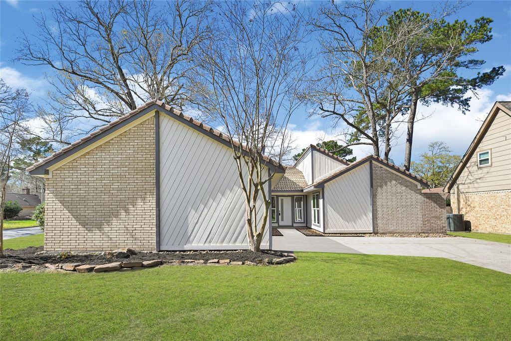 Photo of 3203 Falling Brook Drive, Houston, TX 77345 (MLS # 9181276)