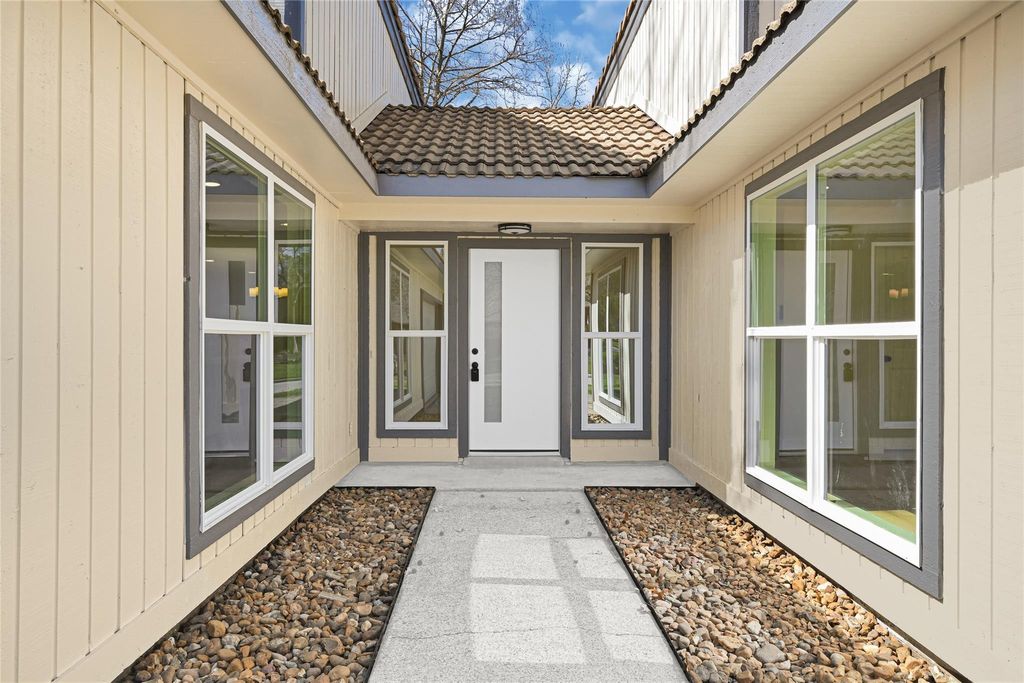 Photo of 3203 Falling Brook Drive, Houston, TX 77345 (MLS # 9181276)