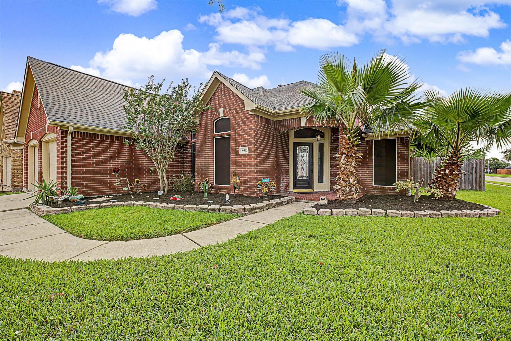 10943 Spruce Drive N